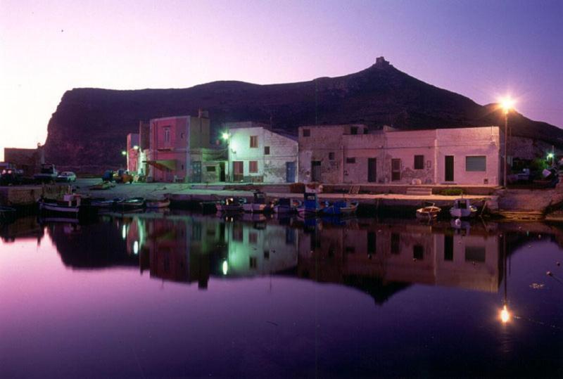 Il Cubo, Monovano Col Mare Su Tre Fronti. Favignana Eksteriør bilde